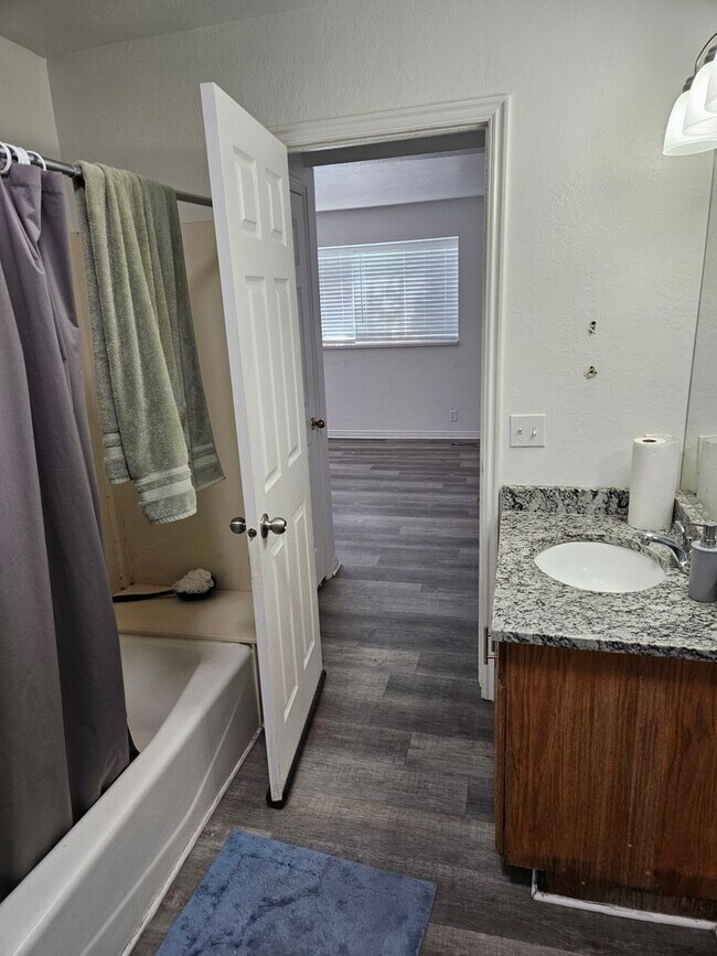 Building Photo - North Orem 2 bedroom/1 bath apartment - Pr...