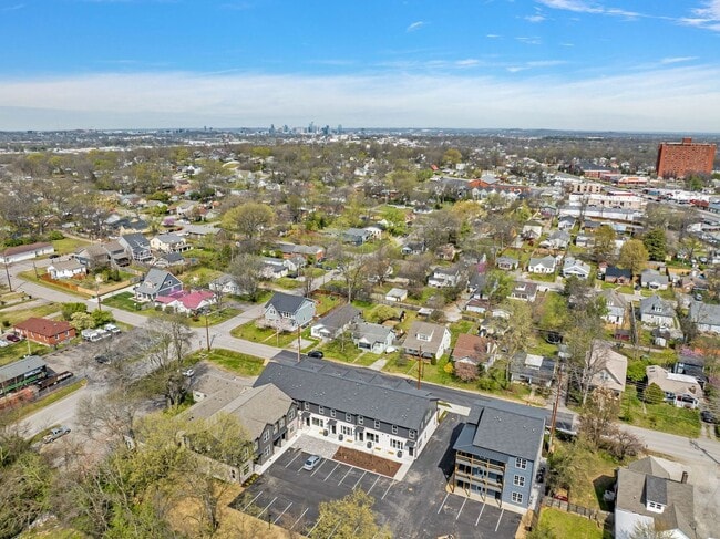 Building Photo - 425 Veritas St