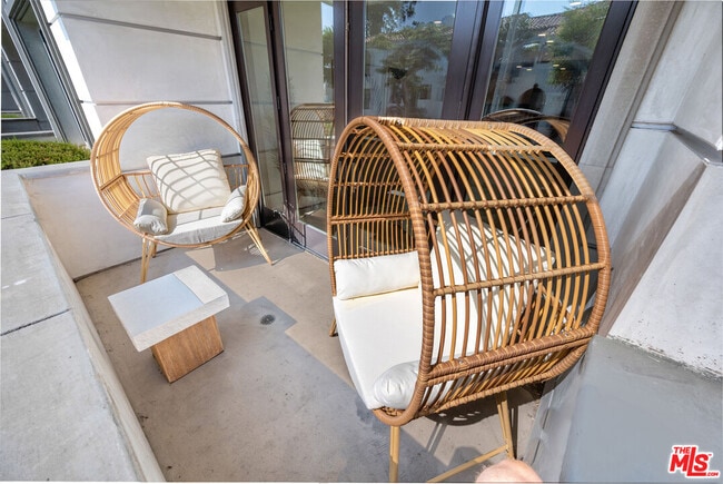 Building Photo - 1070 S Bedford St