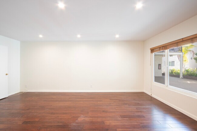 Building Photo - 2721 2nd St