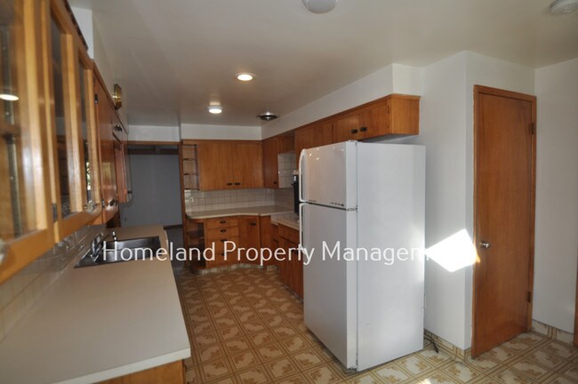 Building Photo - 3 Bedroom Duplex