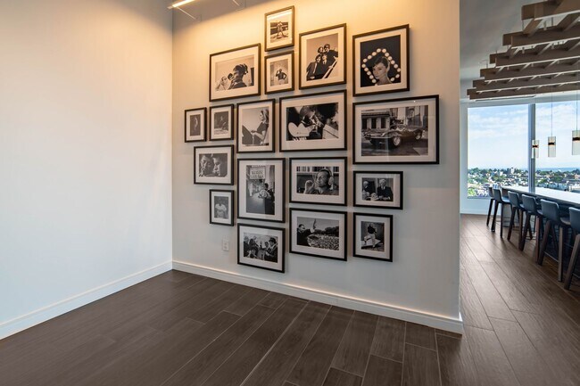 Building Photo - 2Bd/2Ba Seattle Apartment