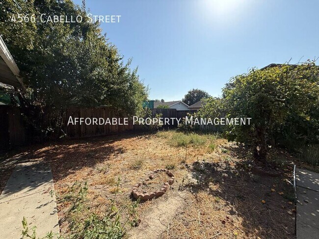 Building Photo - 4566 Cabello St