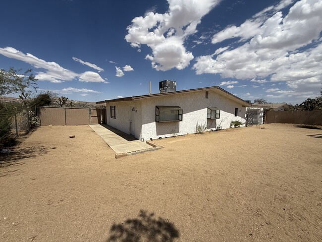 Building Photo - 7428 Lucerne Vista Ave