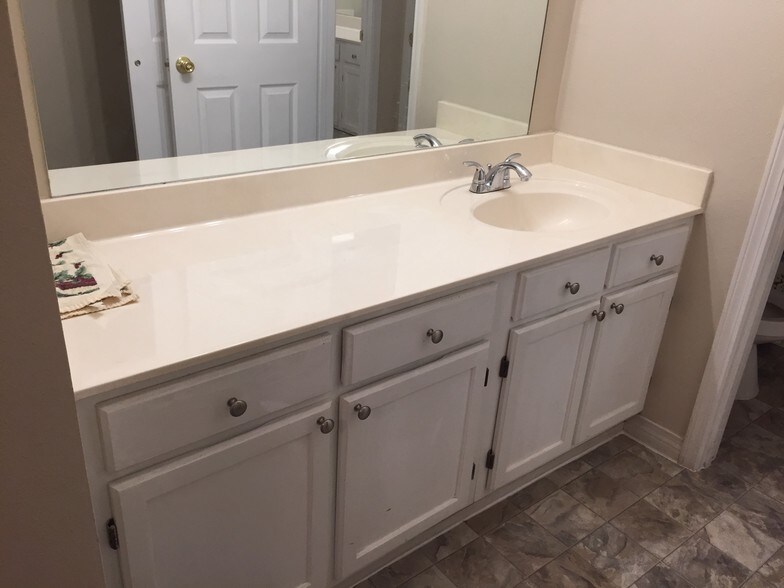 2nd bedroom vanity - 544 Cedarwood Dr
