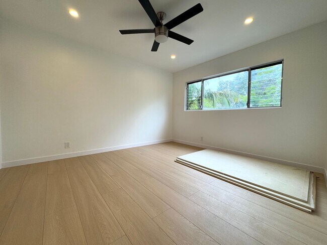 Building Photo - Top Floor Newly Gut Renovated 2-Bedroom in Prime West Hollywood Location