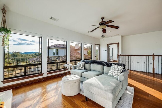 Building Photo - 17005 Northlake Hills Dr
