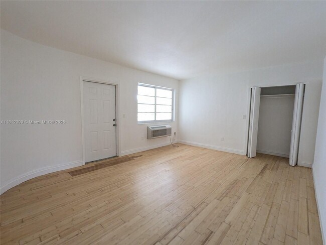 Building Photo - 6930 Rue Vendome