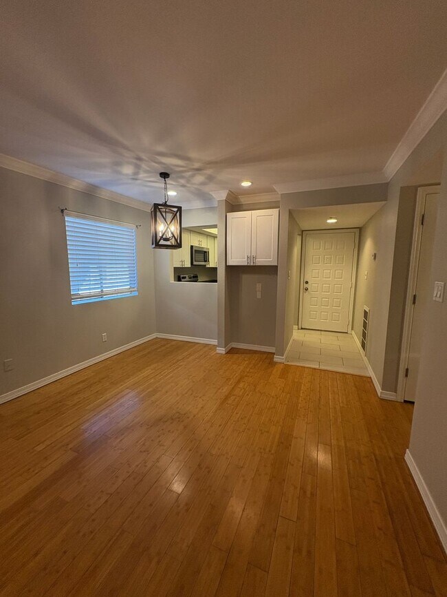 Primary Photo - READY TO VIEW NOW! Beautiful 2 Bed/2 Bath ...
