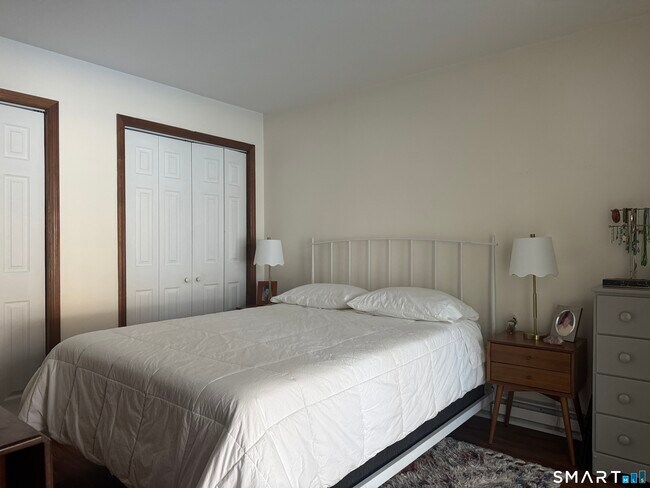 Building Photo - 83 Valley Dr