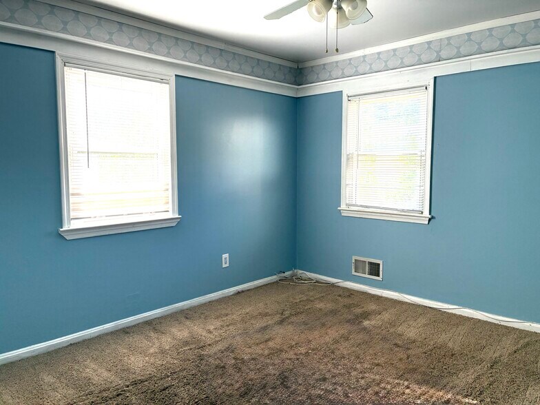 Bedroom 4 - 5112 Hollywood Rd