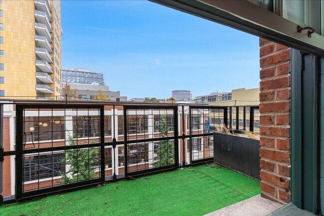 Building Photo - 416 NW 13th Ave