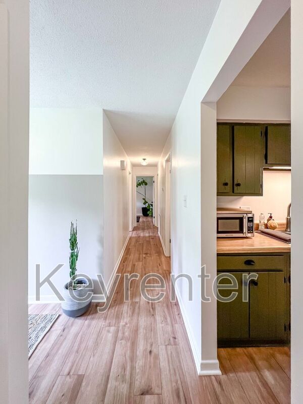 Building Photo - 9208 Moreno Ln