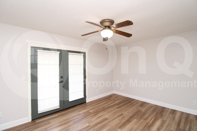Building Photo - 946 N Ricardo Cir
