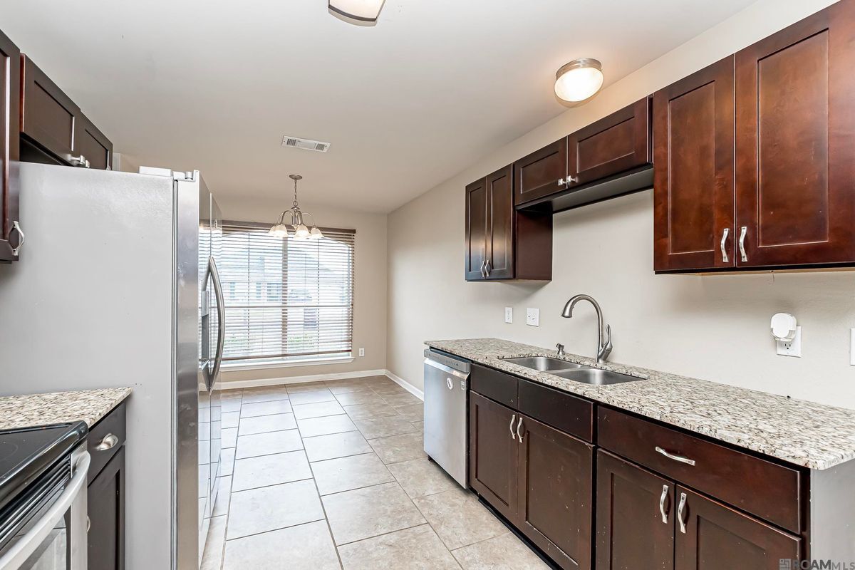 Building Photo - 26197 Glenbrooke Dr