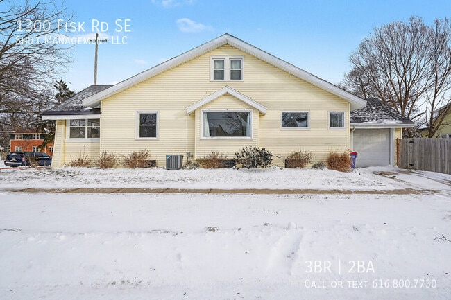 Building Photo - 1300 Fisk Rd SE