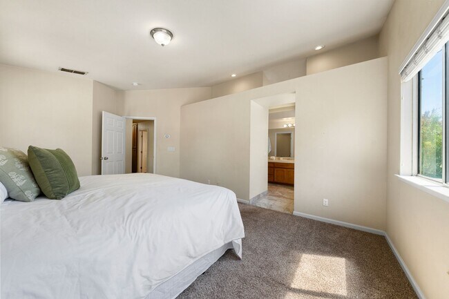 Building Photo - 1451 Lorimer Way