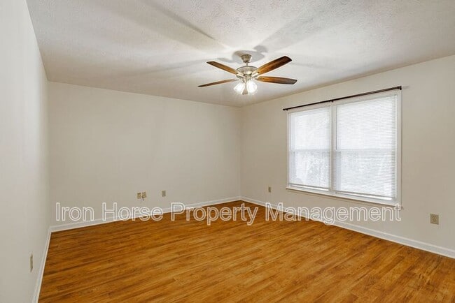 Building Photo - 1060 Windbrooke Ct