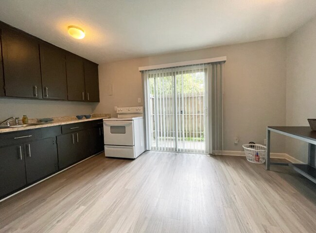 Building Photo - Spacious, affordable two bedroom townhouse in a great location in Charlotte!