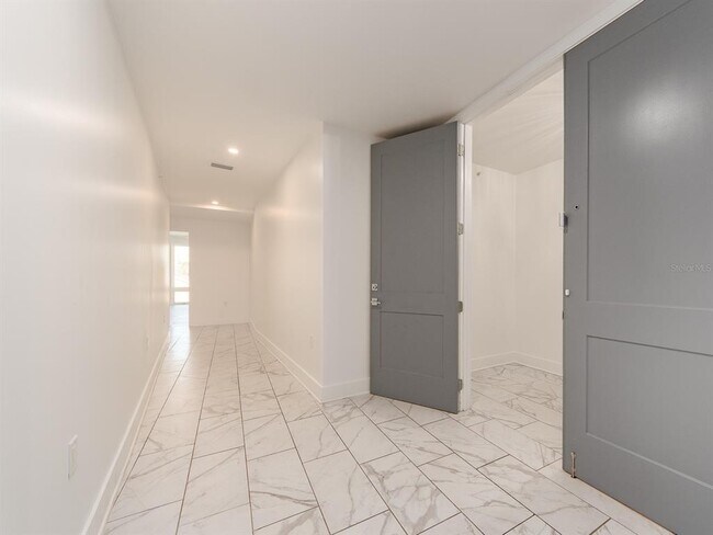 Building Photo - 15 Avalon St