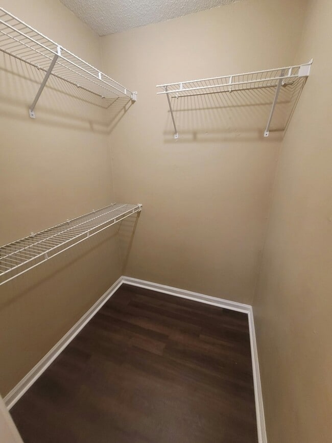 Building Photo - 6915 Brady Hill Dr