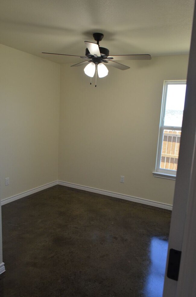 Building Photo - 989 Cline Dr