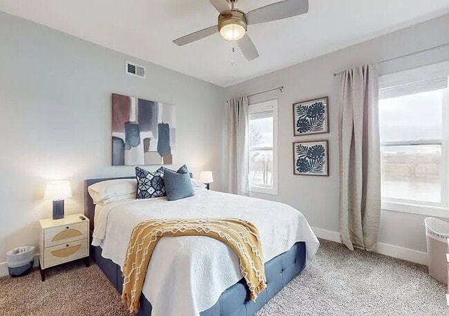 Building Photo - Fully Furnished House on the River! 10 minutes to Downtown