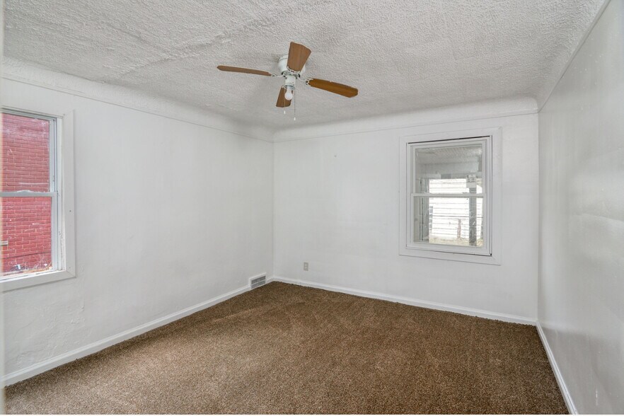 Building Photo - 15411 Seymour St