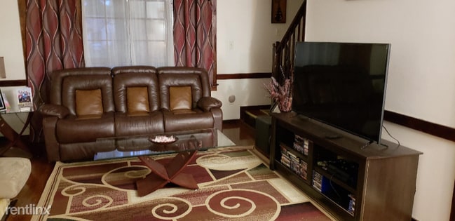 Building Photo - 4 br, 2.5 bath House - 4808 Valencia Ct