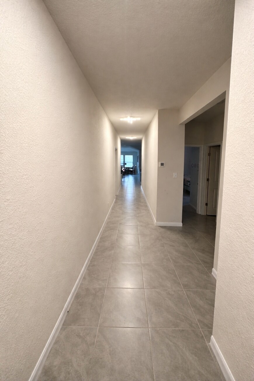 Building Photo - 300 Low Bramble Dr