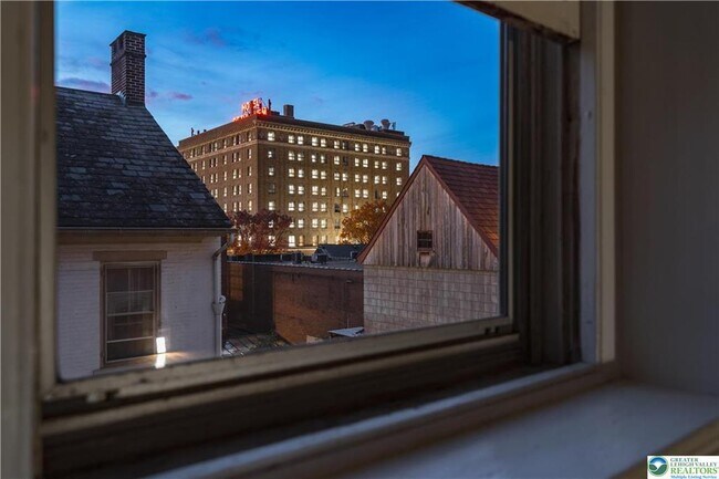 Building Photo - 426 Heckewelder Pl