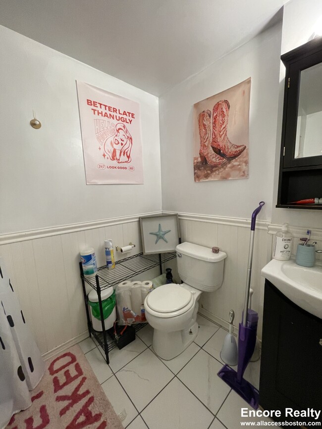 Building Photo - 62 Egmont St