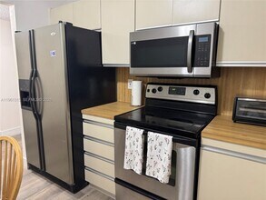 Building Photo - 2500 Parkview Dr