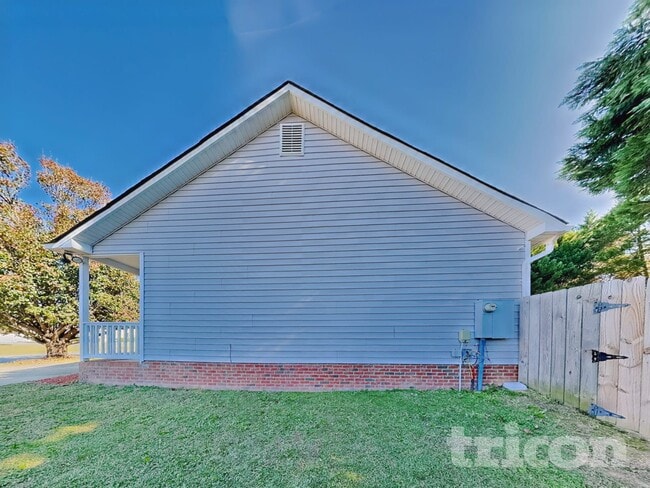 Building Photo - 204 Wexford Dr