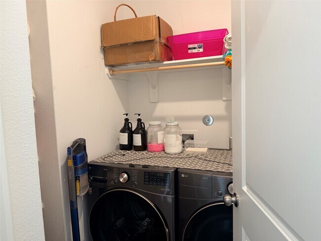 Building Photo - 17802 Plow Horse Ln