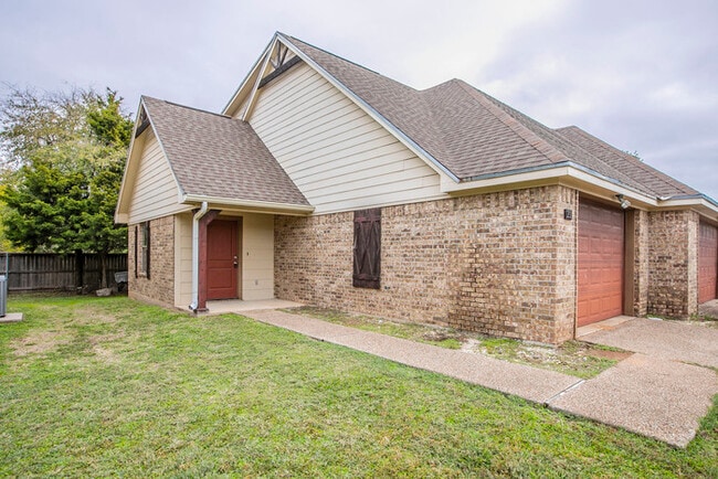 Building Photo - 21Addi LN, Lacy Lakeview, TX