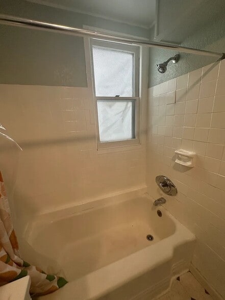 Bathroom - 434 Goodrich Ave