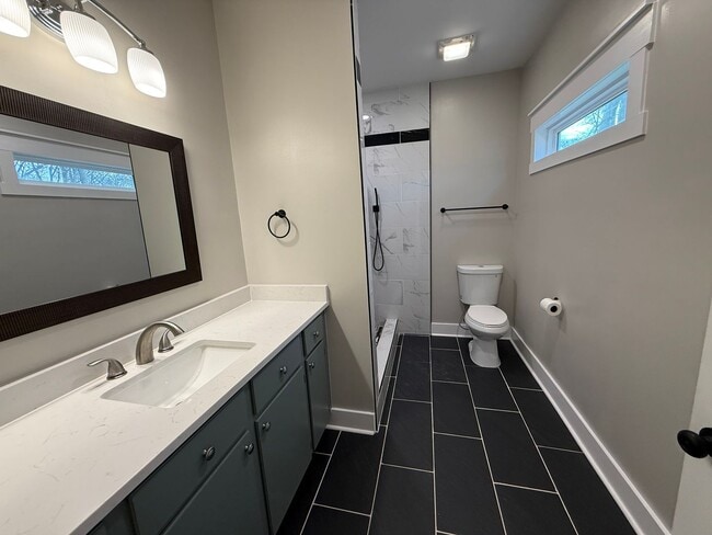 Building Photo - 4 Bedroom 2.5 Bathroom Home Available