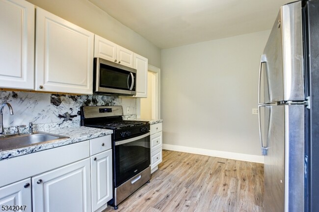 Primary Photo - 108 Hilton Ave