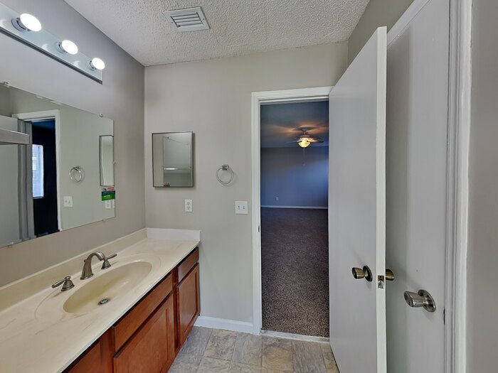 Building Photo - 595 Charles Carroll St