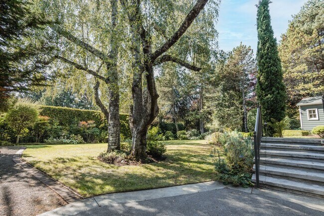 Building Photo - 4527 SW 29th Ave