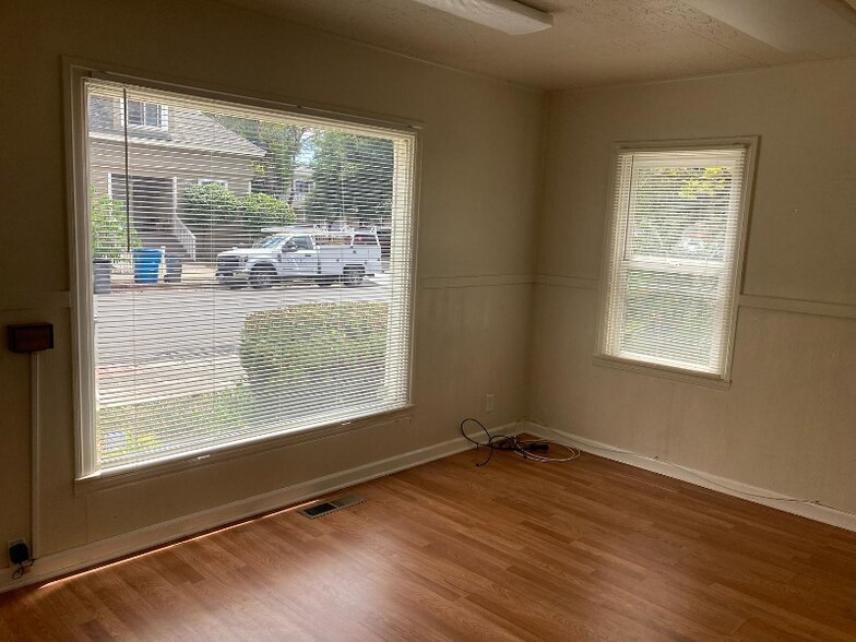 Building Photo - 849 5th St