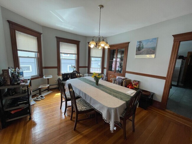 Building Photo - 17 Mapleton St