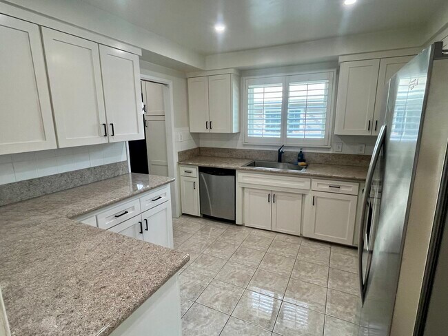 Building Photo - 6666 Sedan Ave