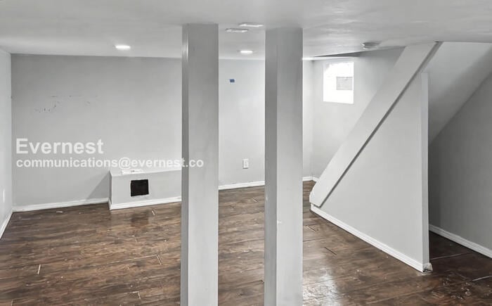 Building Photo - 1555 Myrtle Ave