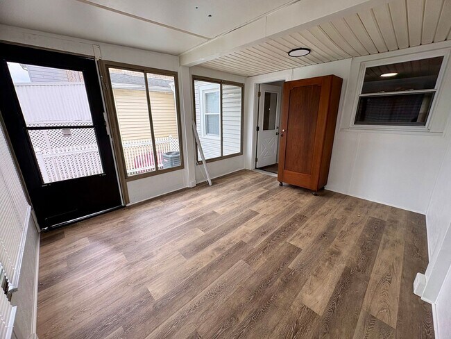 Building Photo - 2 Bedroom 2 Bathroom Home in Carlisle w/Bonus Rooms!