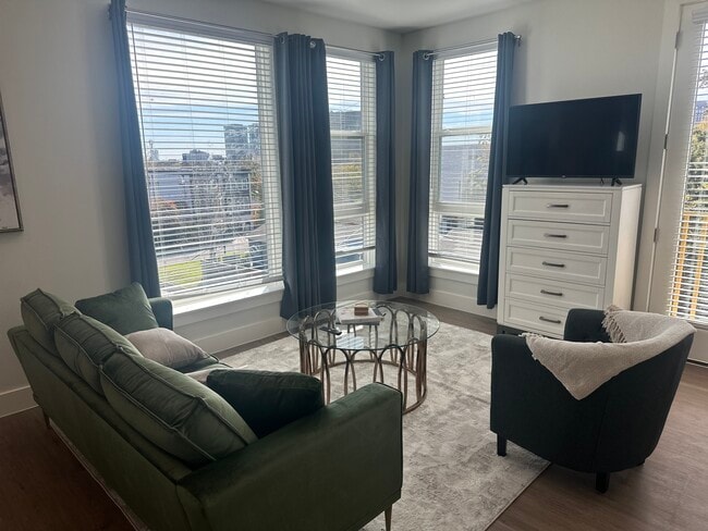 Building Photo - Arroyo Oaks