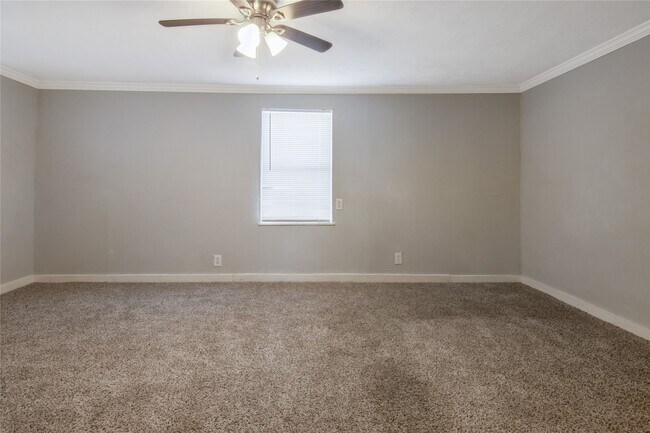 Building Photo - 4401 Elmwood St