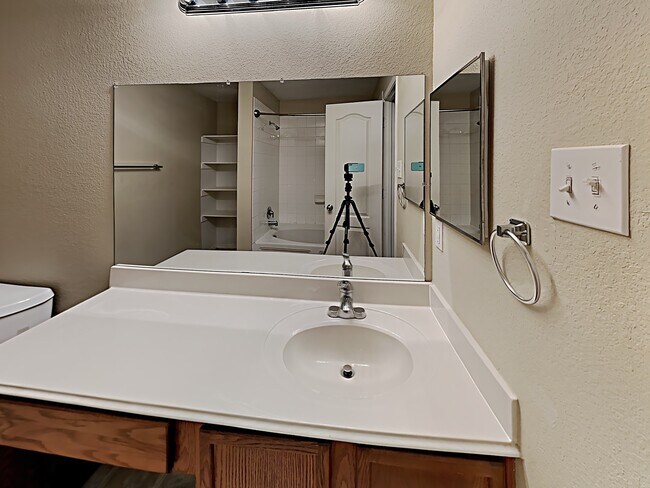 Building Photo - 1910 Temper Lane