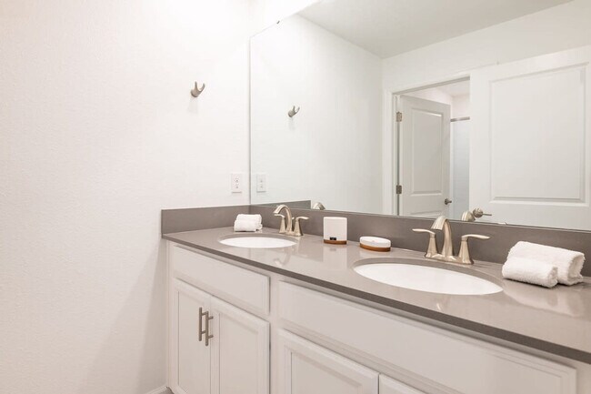 Building Photo - 1088 Leader St